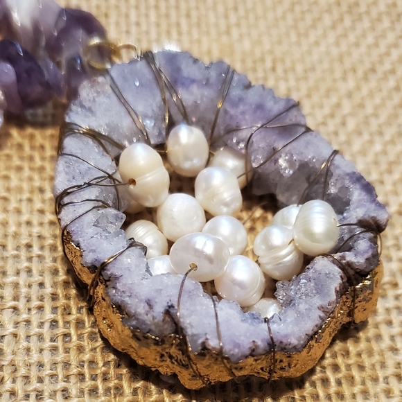 Amethyst Geode and Fresh Water Pearl Necklace - Picture 3 of 4